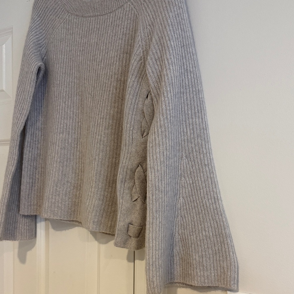 Only Mine Light Gray Women's 100% Cashmere Sweater Sz Medium - Picture 3 of 7